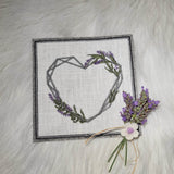 Herzrahmen mit Lavendel Stickdatei – zartes Motiv für Hochzeiten, Geschenke & liebevolle Botschaften - Sewando