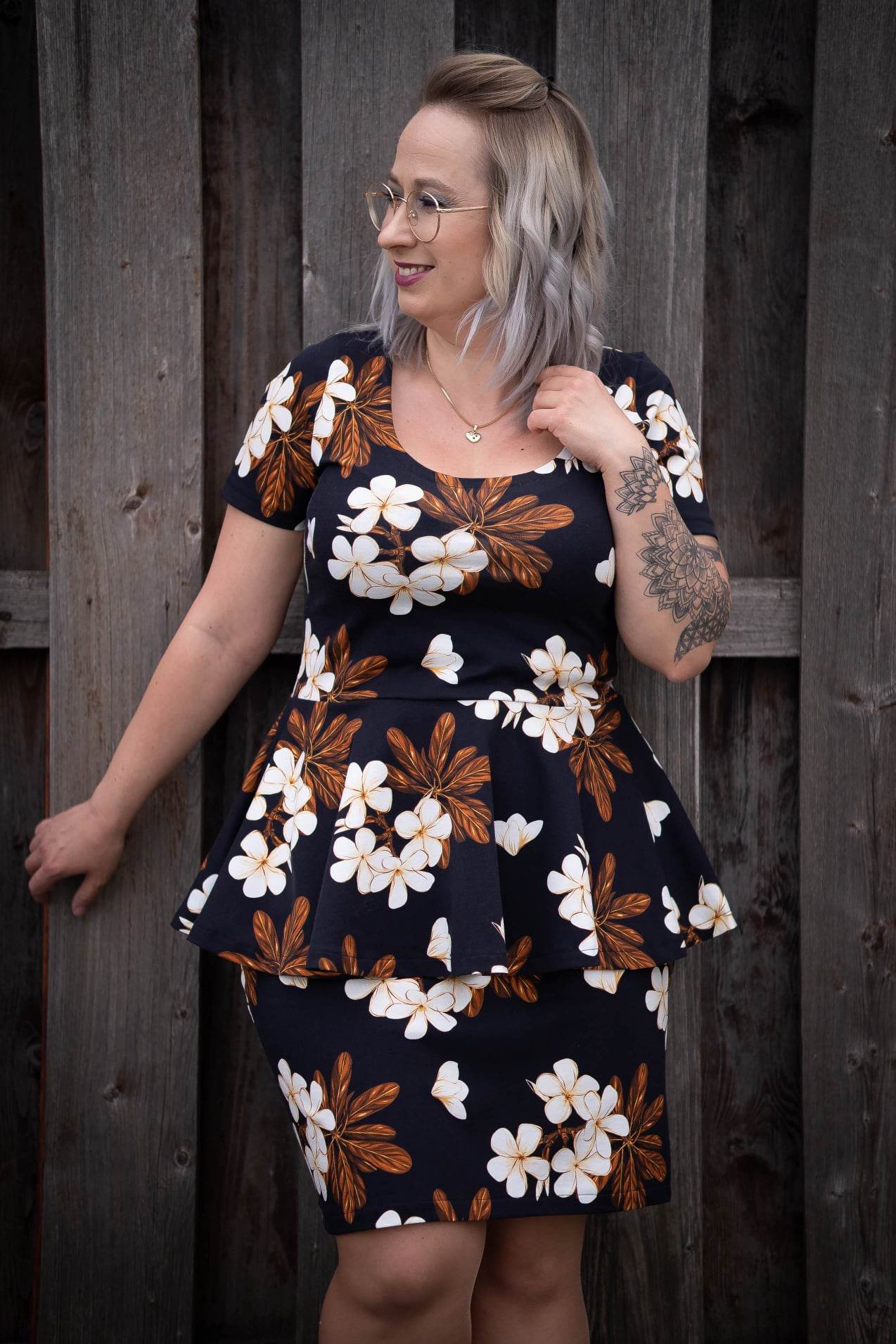 Schnittmuster und Ebook Shirt Dahlia, Gr. 32-50 - Sewando