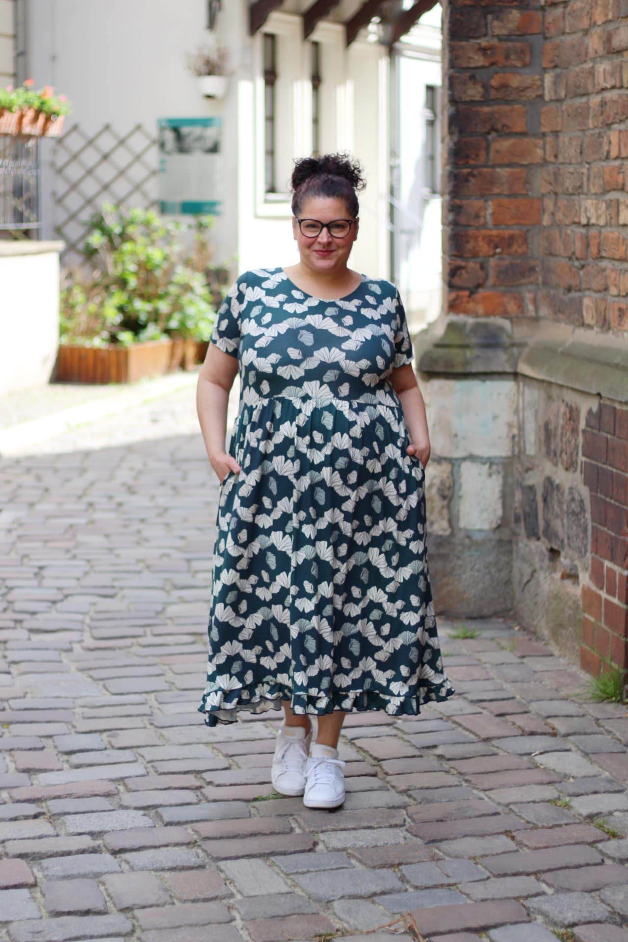 Schnittmuster und Ebook Kleid Amy Rose, Gr. 32-50 - Sewando