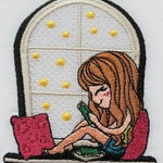 Mädchen Stickdatei – für gemütliche Lesemomente an deiner Stickmaschine - Sewando