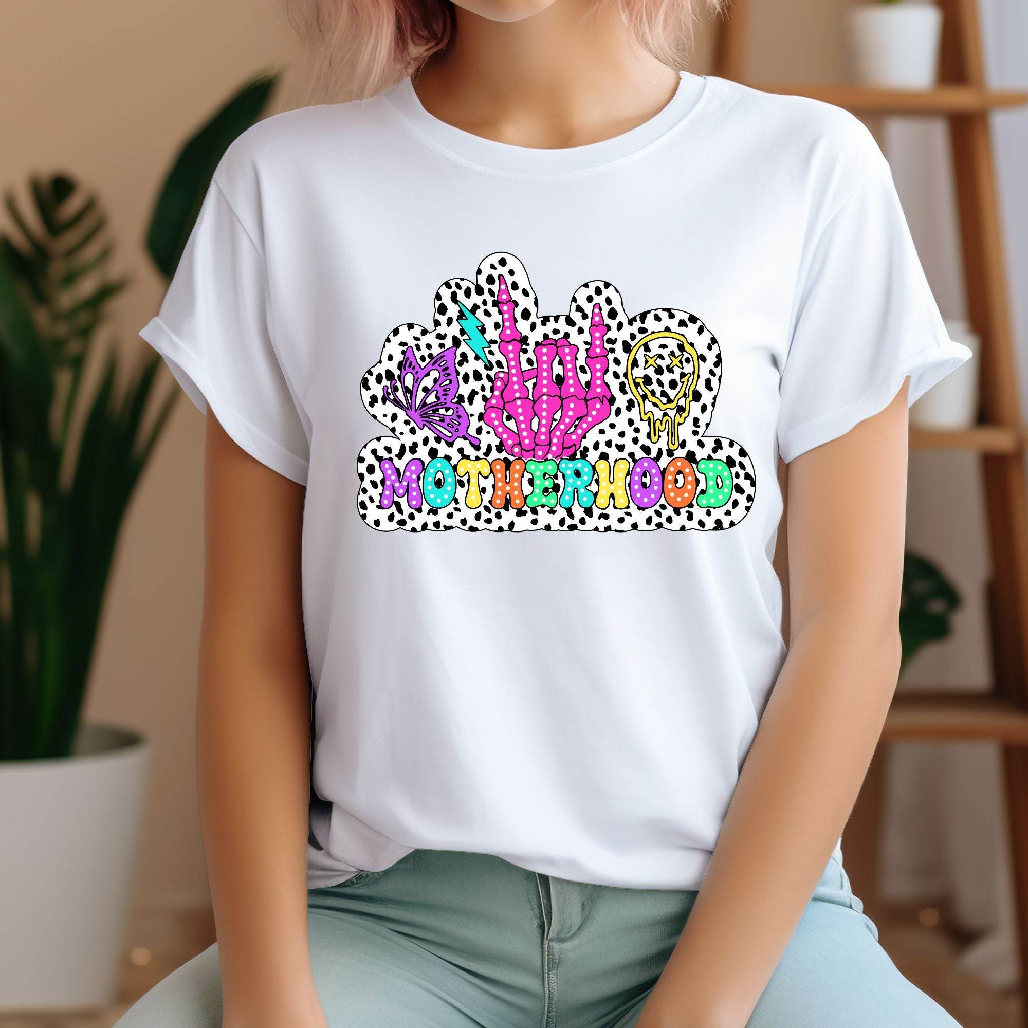 Motherhood – Punky Bügelbild mit Skelett-Hand, Neonfarben & Dalmatiner-Print - Sewando