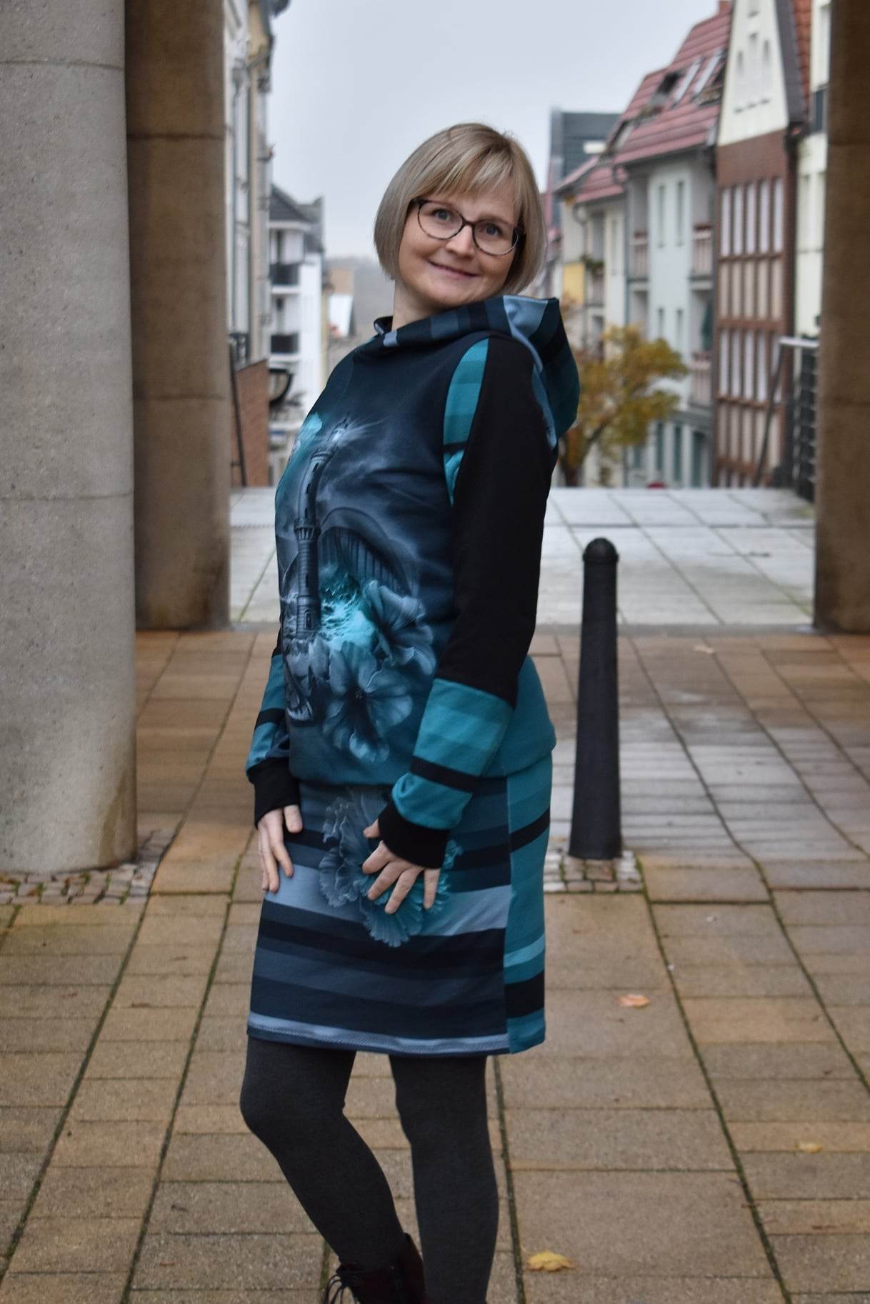 Hoodie(kleid) Leevke Gr. 32-52 inkl. Beamerdatei - Sewando