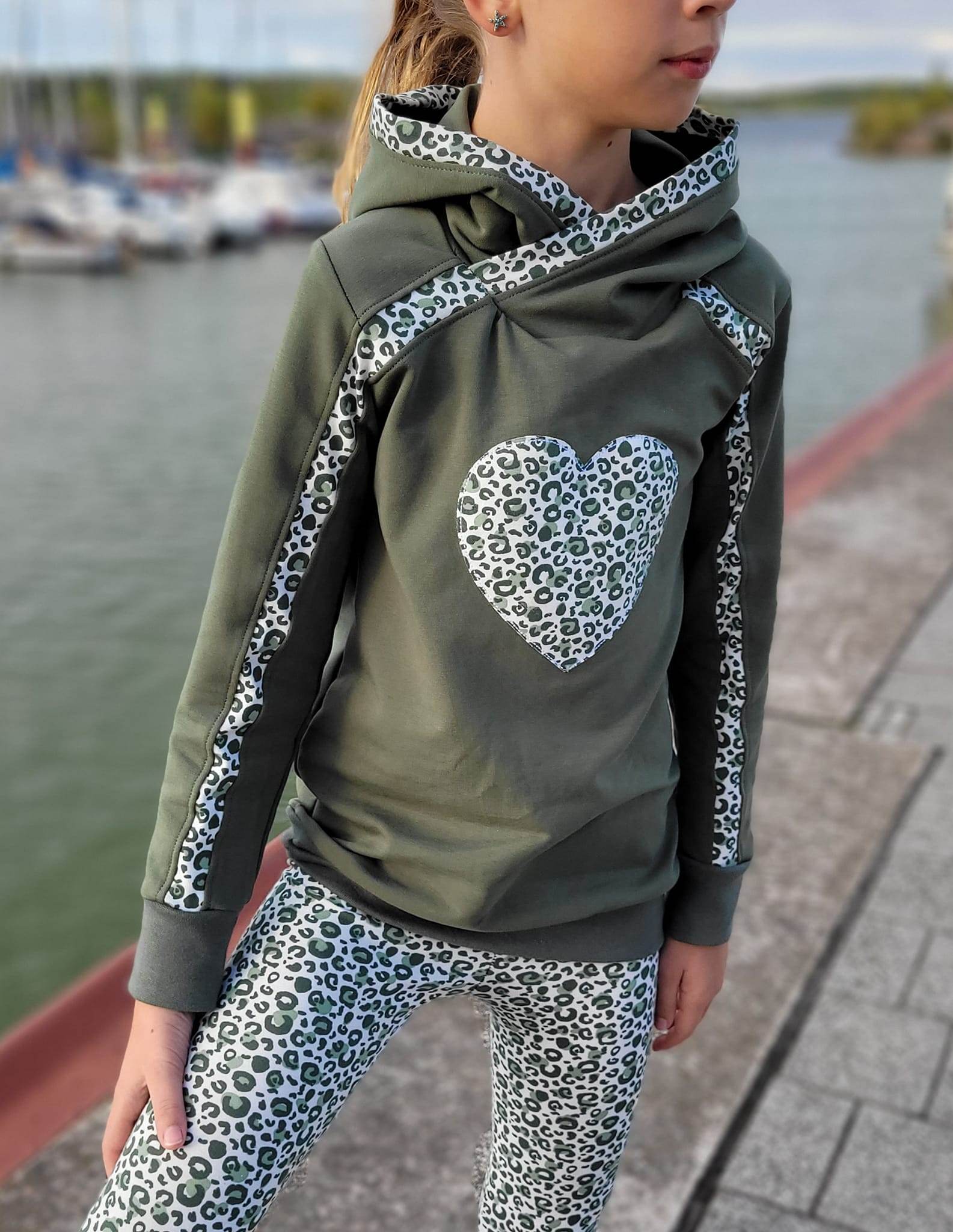 Hoodie Tammo/Tammi Junior Schnittmuster Gr. 122-164 - Sewando