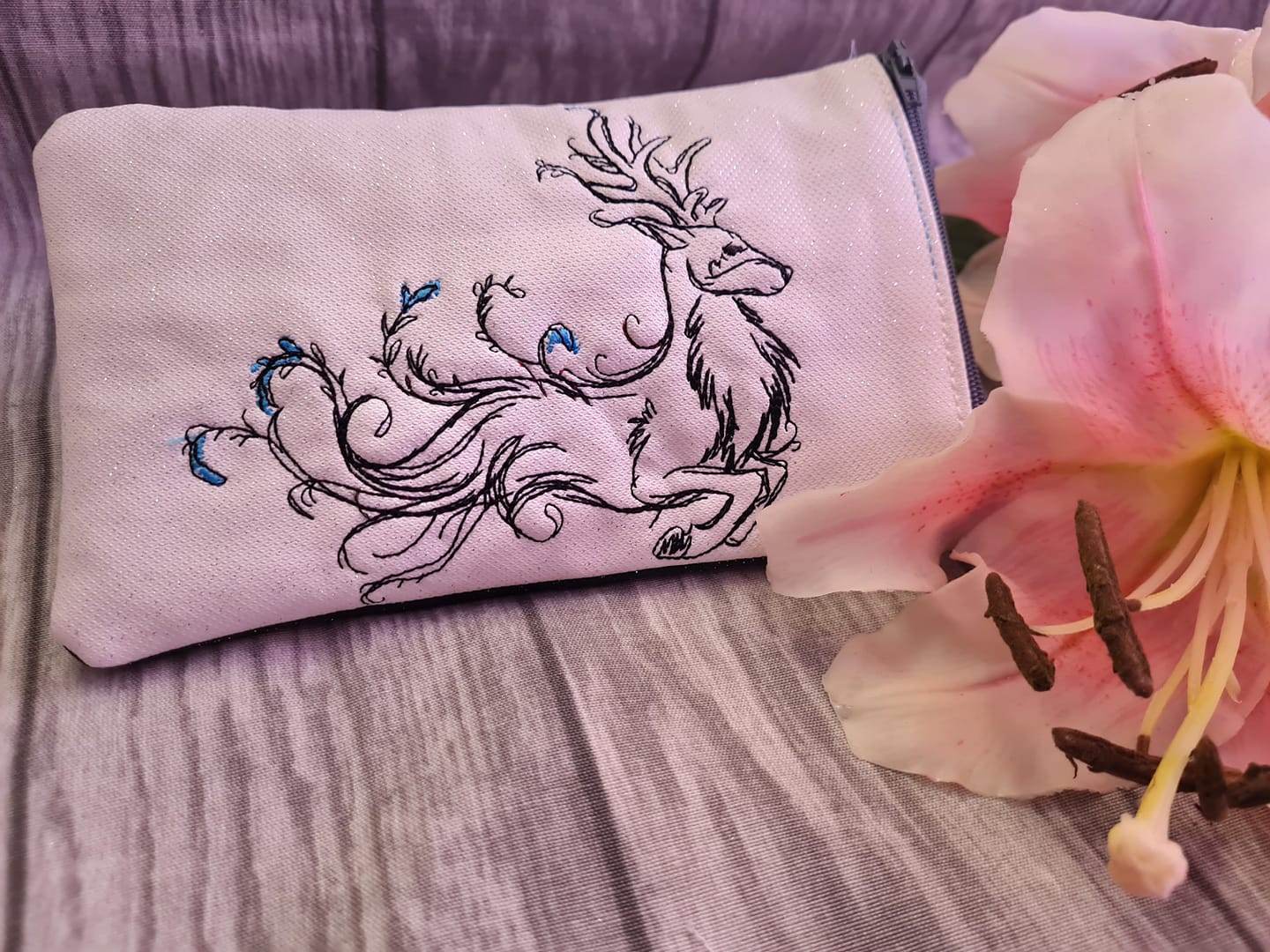 Hirsch Stickdatei – elegantes Naturmotiv für Kleidung, Taschen & Deko - Sewando