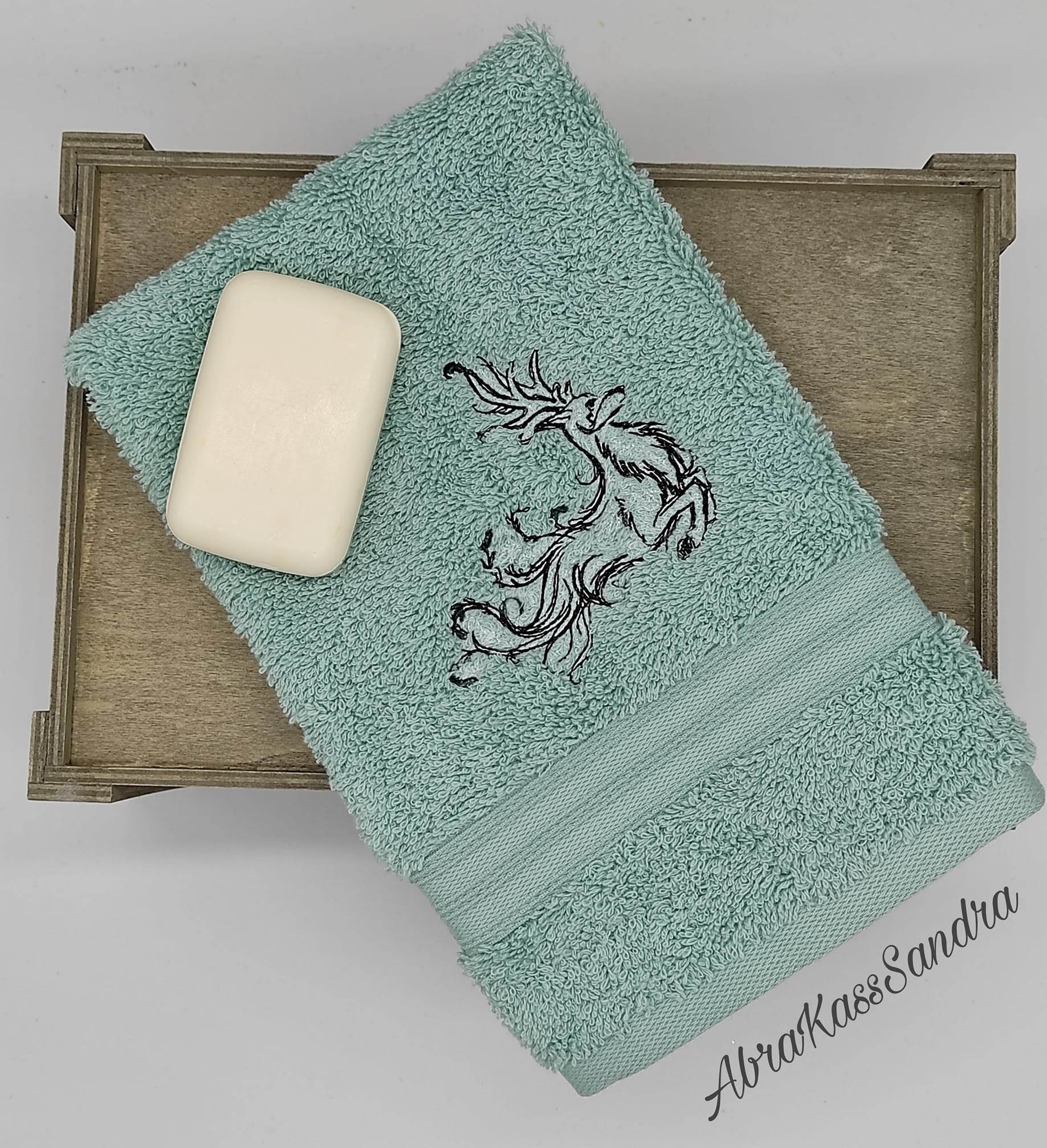 Hirsch Stickdatei – elegantes Naturmotiv für Kleidung, Taschen & Deko - Sewando