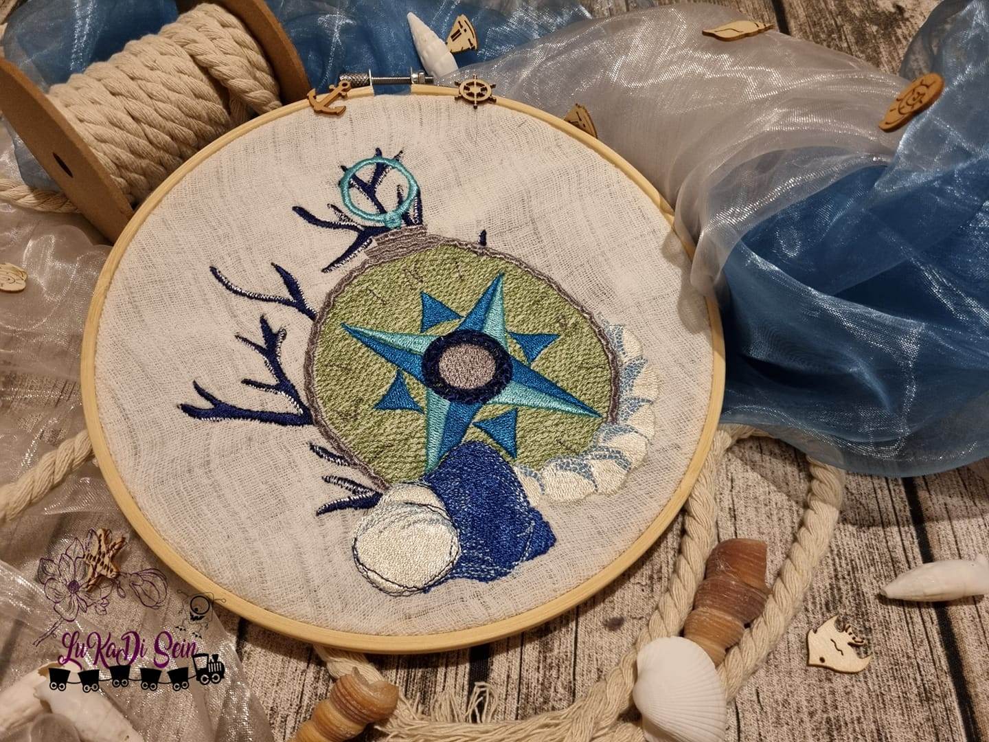 Kompass Stickdatei – maritimes Motiv für Reiselust, Abenteuer & Herzensprojekte - Sewando