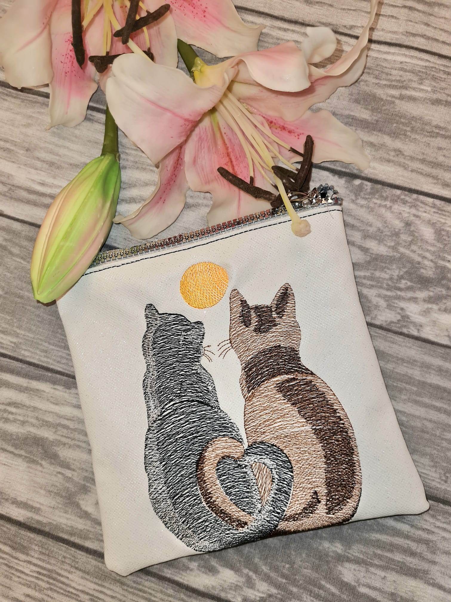 Katzen Stickdatei – zwei Seelen, ein Herz für deine Stickmaschine - Sewando