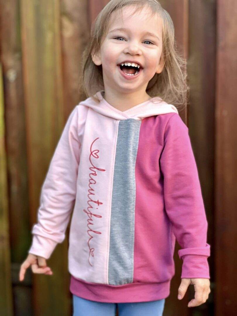 DIN A4 Kids SORGLOS-SYSTEM Basicline Hoodie 105-140cm Kapuzenshirt , BESONDERES PASSFORMSYSTEM - Sewando