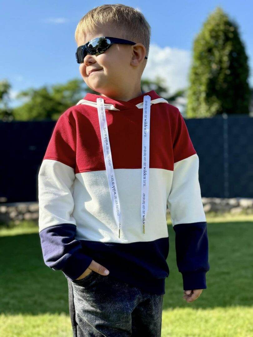 DIN A4 Kids SORGLOS-SYSTEM Basicline Hoodie 105-140cm Kapuzenshirt , BESONDERES PASSFORMSYSTEM - Sewando