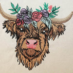 Highland Rind mit Blumenkranz – Stickdatei für deine Stickmaschine - Sewando