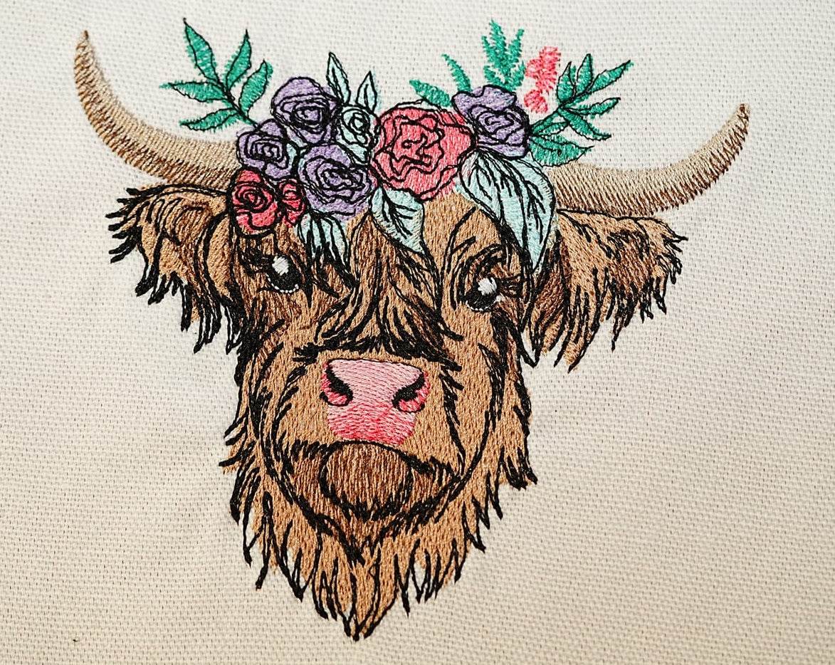 Highland Rind mit Blumenkranz – Stickdatei für deine Stickmaschine - Sewando