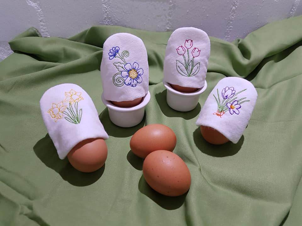 Stickdatei 8 Eierwärmer mit Blumen - Sewando