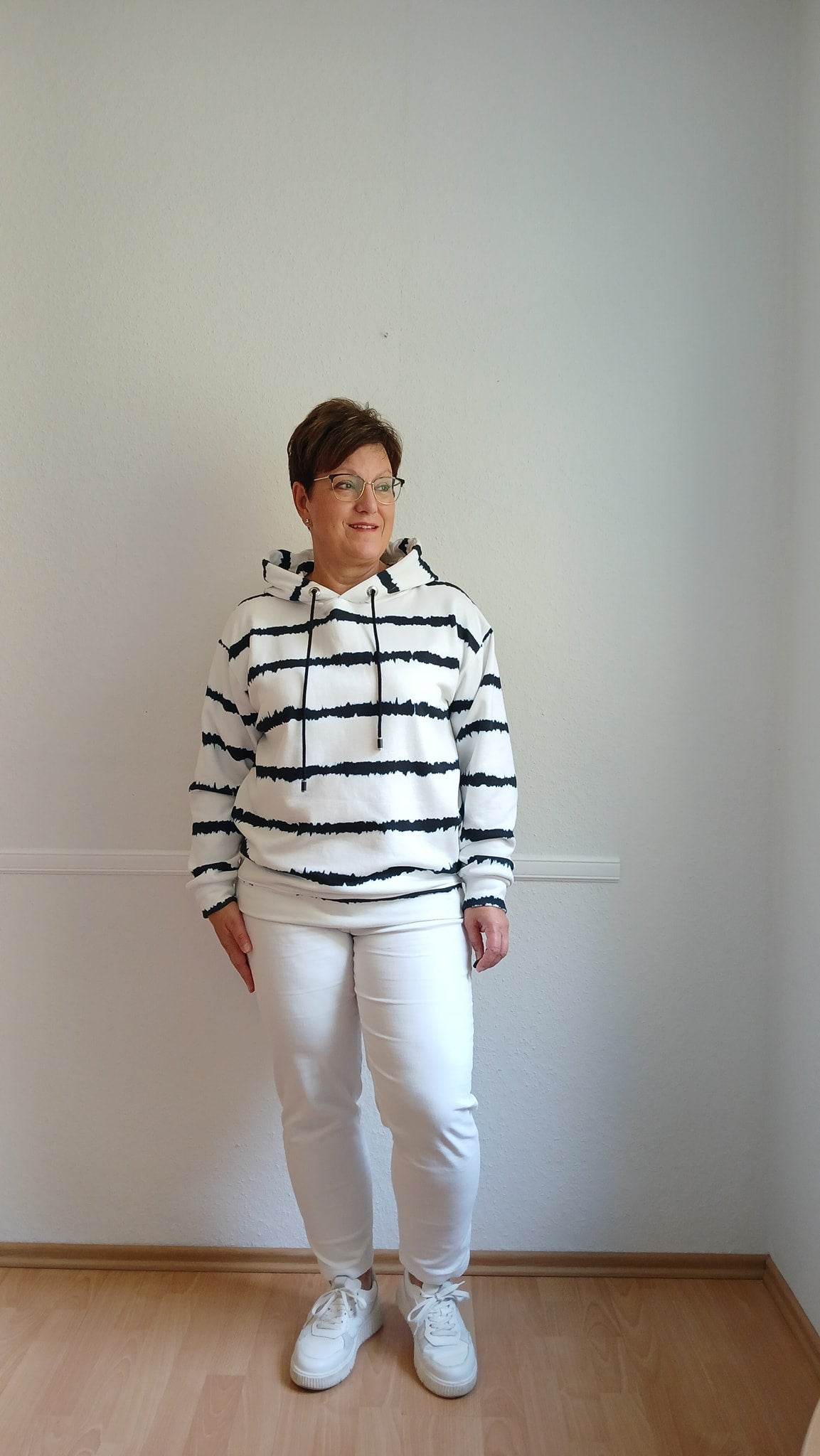 Hoodie MELFI Gr. 32-56 Schnittmuster PDF Ebook - Sewando