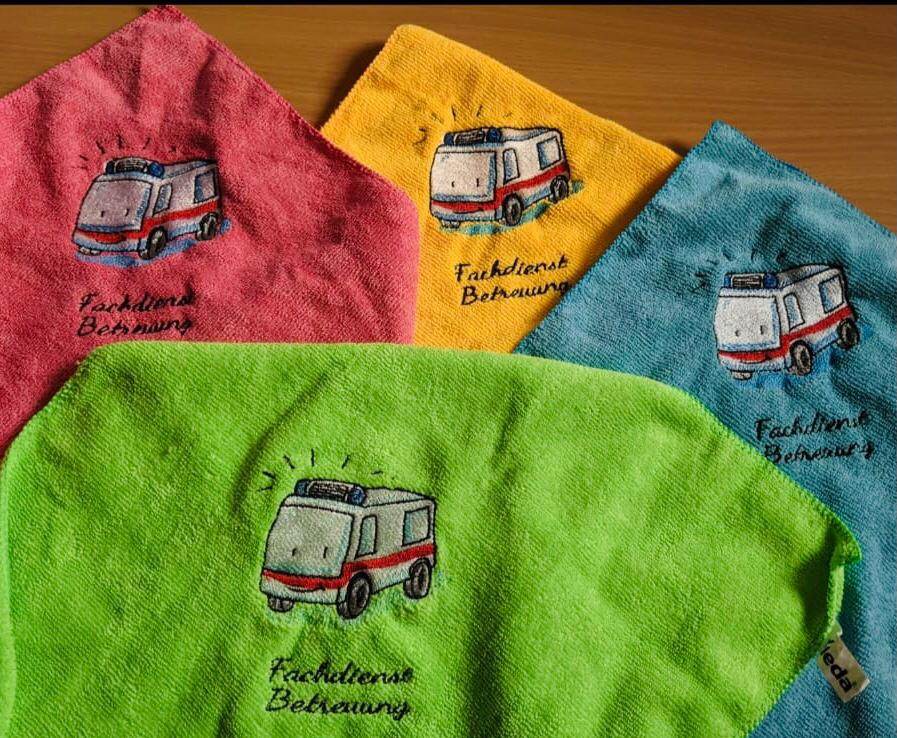 Krankenwagen Stickdatei – süßes Einsatzfahrzeug für Kinderstickereien - Sewando