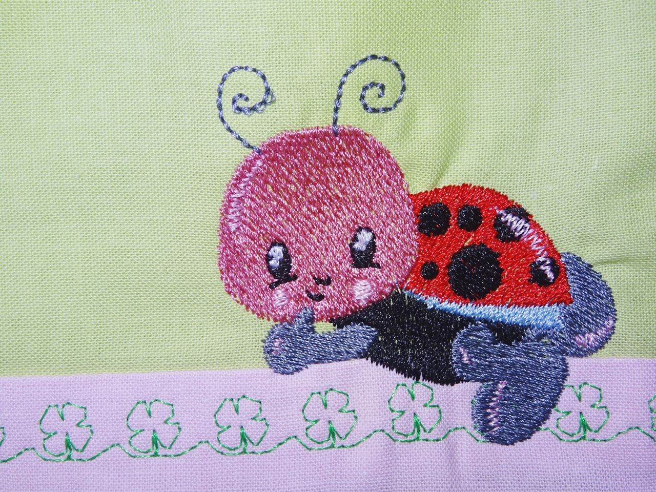 Stickdatei - Kaefer Marienkaefer auf Blume Kissen und Laetzchen SET ITH - Sewando