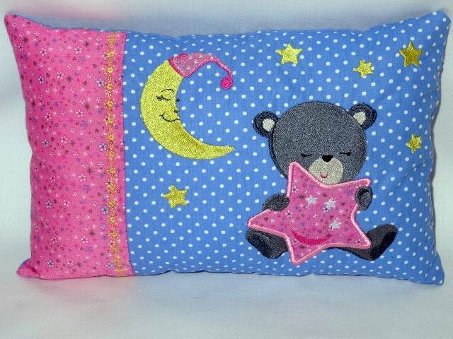 Stickdatei - Baby BĂ€r Taschenmotiv + Kissen ITH - Sewando