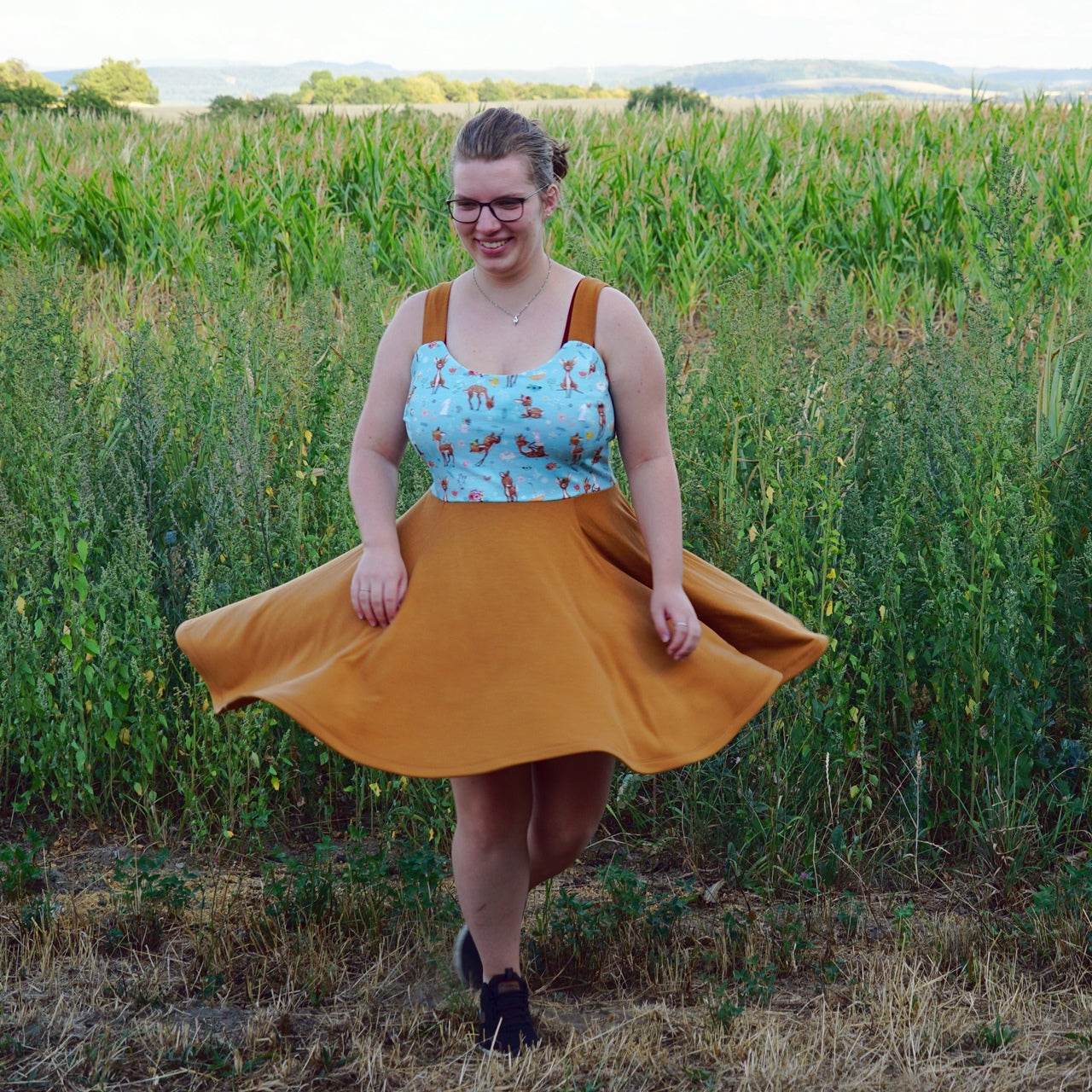 Kleid Laura Trägerkleid mit Tellerrock nähen Gr. 32-48 - Sewando