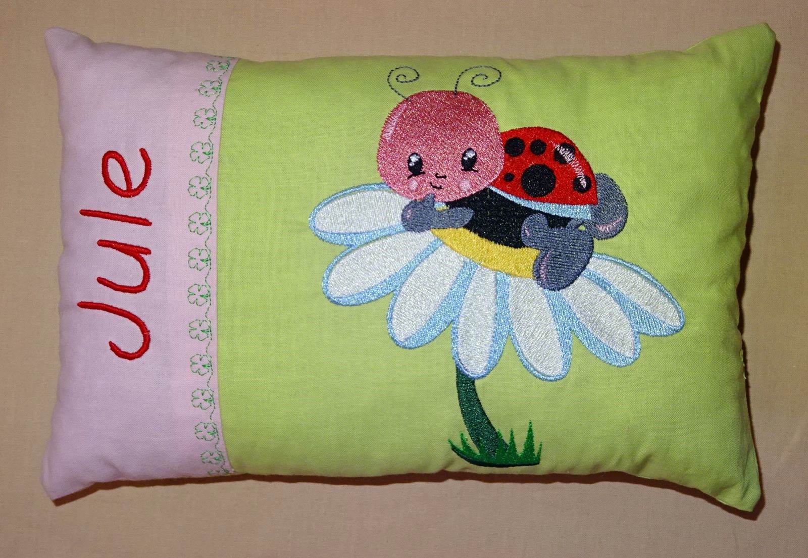 Stickdatei - Kaefer Marienkaefer auf Blume Kissen und Laetzchen SET ITH - Sewando