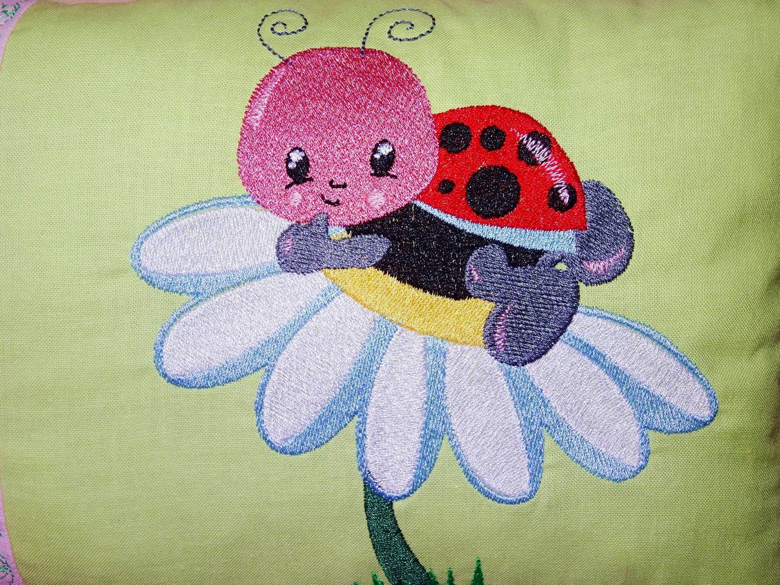 Stickdatei - Kaefer Marienkaefer auf Blume Kissen und Laetzchen SET ITH - Sewando