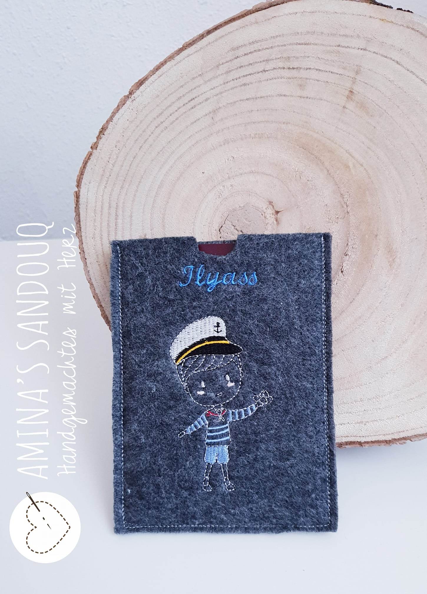 Matrosen Junge mit Boot Stickdatei – für kleine Kapitäne mit großer Fantasie an deiner Stickmaschine - Sewando