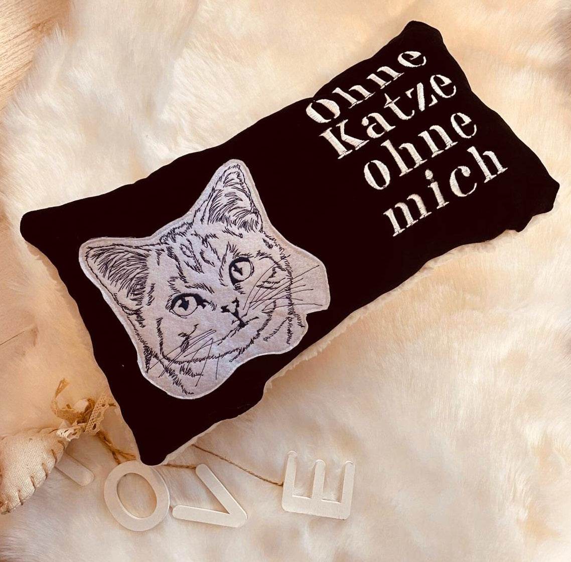 Katze Stickdatei, zartes Skizzen-Katzenportrait für deine Stickmaschine - Sewando
