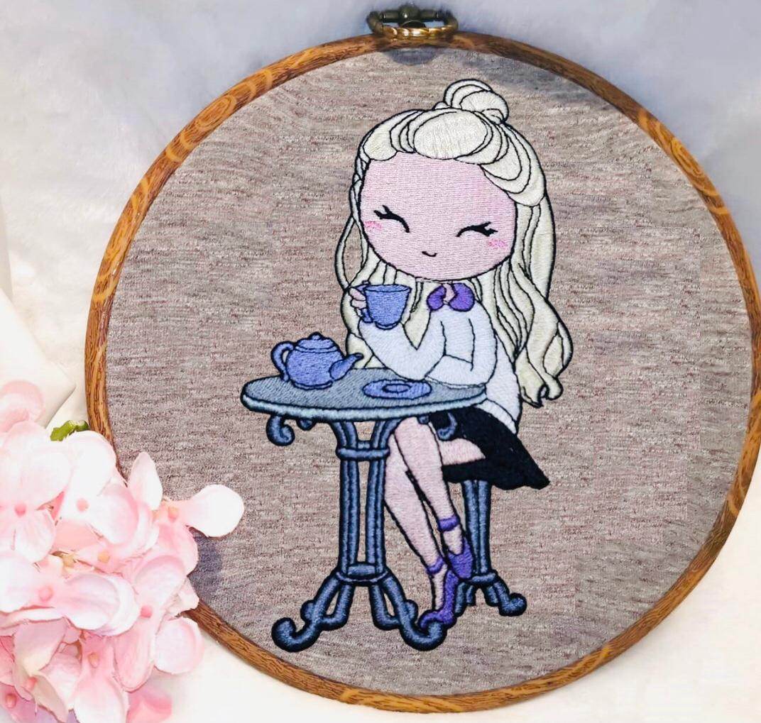 Mädchen Stickdatei – für entspannte Teestunden mit deiner Stickmaschine - Sewando