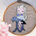 Mädchen Stickdatei – für entspannte Teestunden mit deiner Stickmaschine - Sewando