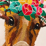 Kuh Stickdatei mit Blumenkrone – ländlich, fröhlich und farbenfroh - Sewando