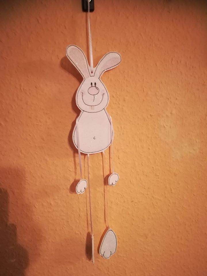 Stickdatei Hase HOPPEL mit Baumelbeinen in 2 Größen - Sewando