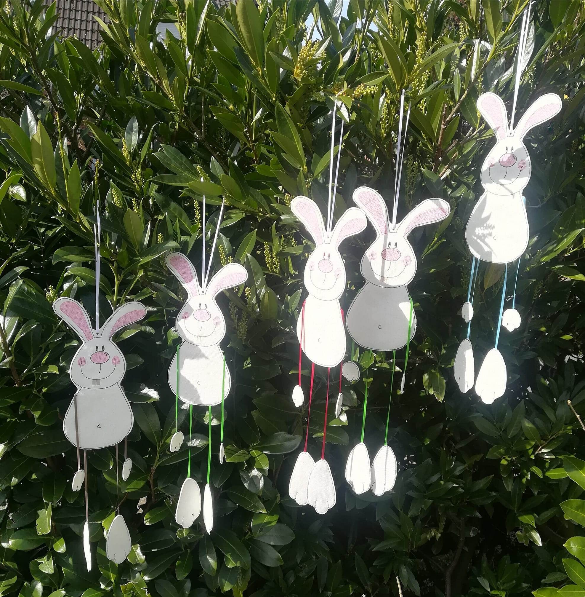 Stickdatei Hase HOPPEL mit Baumelbeinen in 2 Größen - Sewando