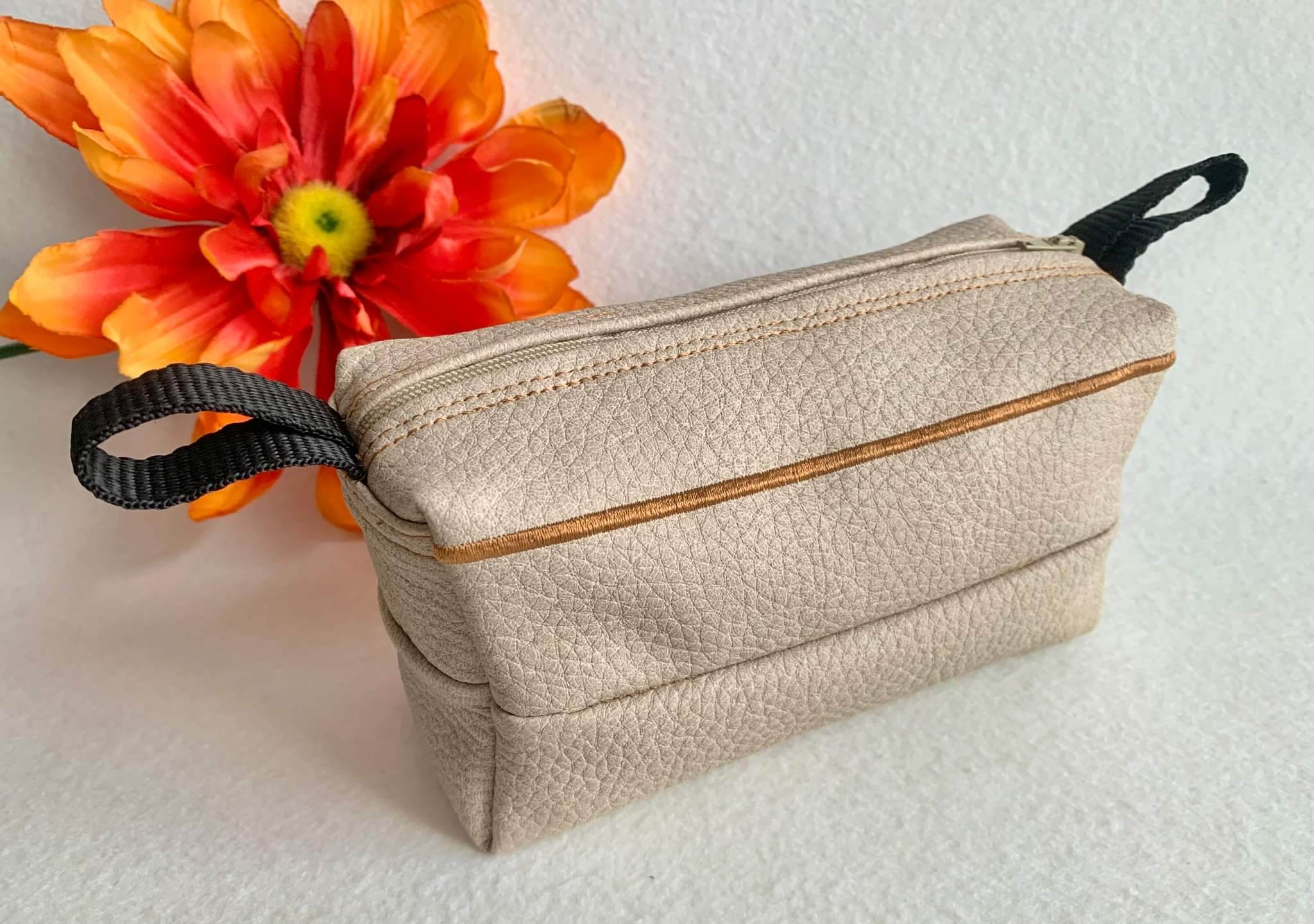 KultiBag Tasche ITH Stickdatei Kulturtasche Komplett in einem Rahmen ab 10x10 in 7 Größen - Sewando