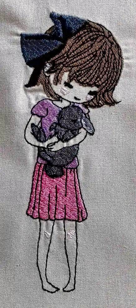 Mädchen mit Stofftier Stickdatei – für ganz viel Geborgenheit in deiner Stickmaschine - Sewando