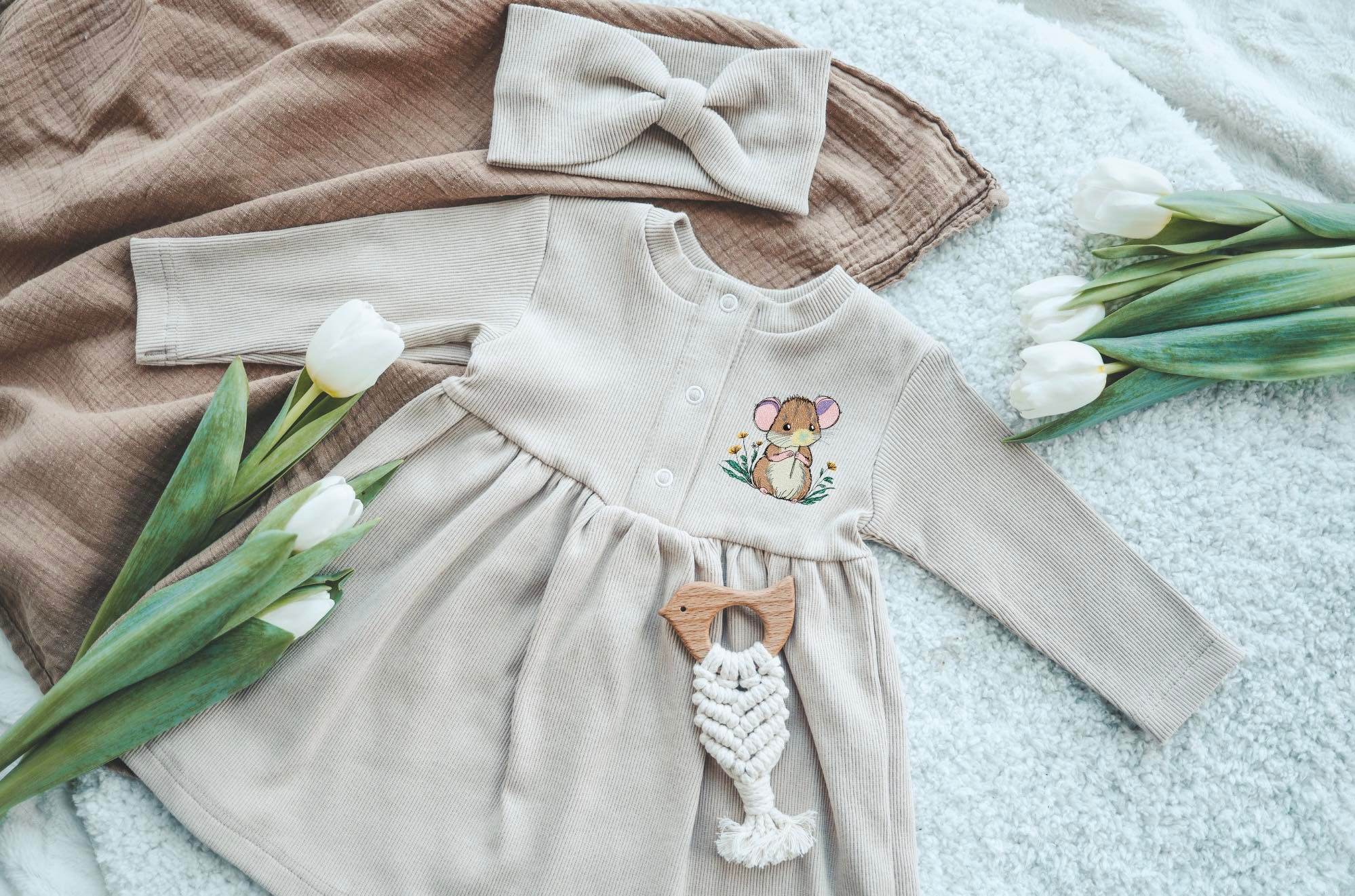 Maus Stickdatei – niedliches Tiermotiv mit Blümchen für deine Stickmaschine - Sewando