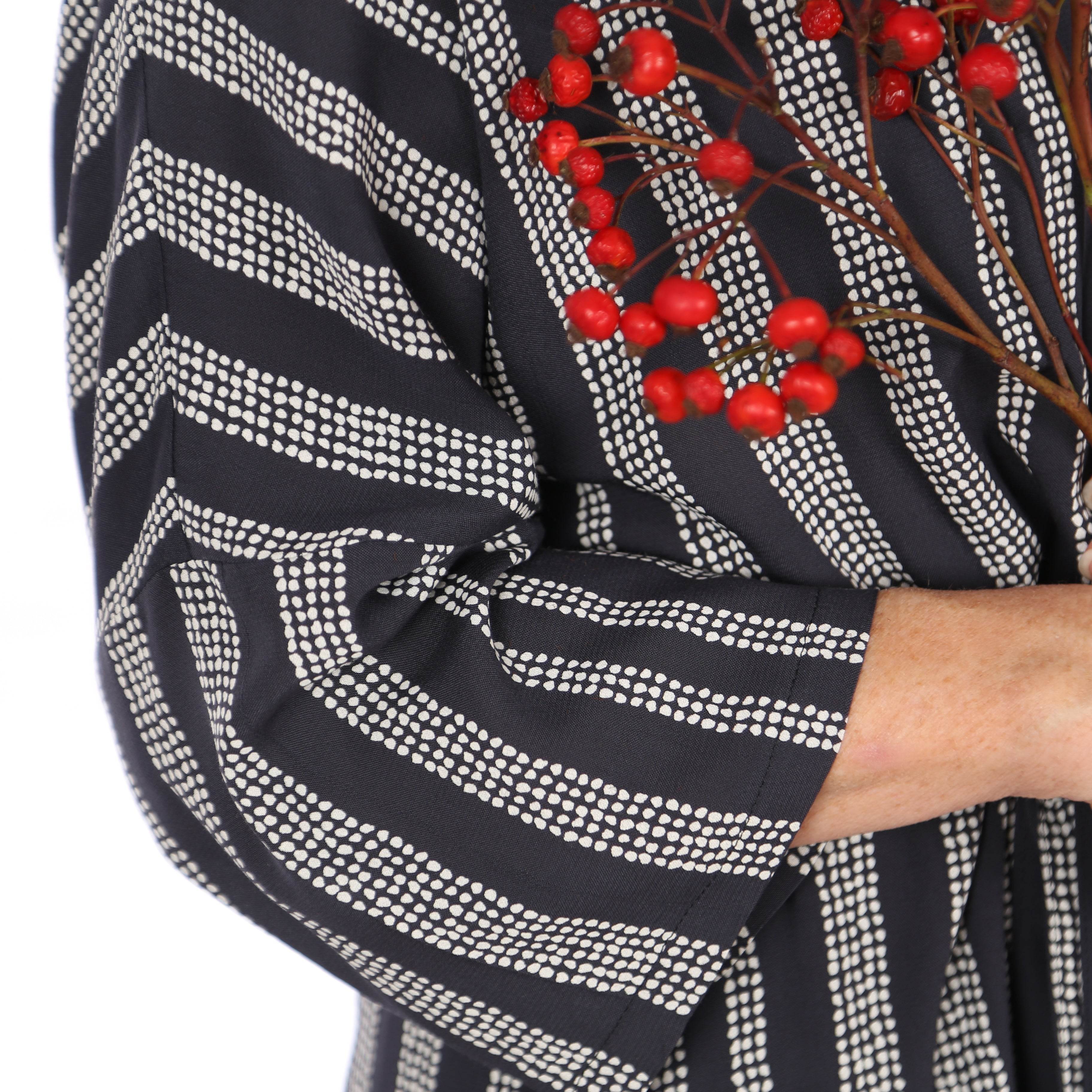 Kleid mit V-Ausschnitt FRAU IVA | Schnittmuster Gr. XS-XXL : - Sewando