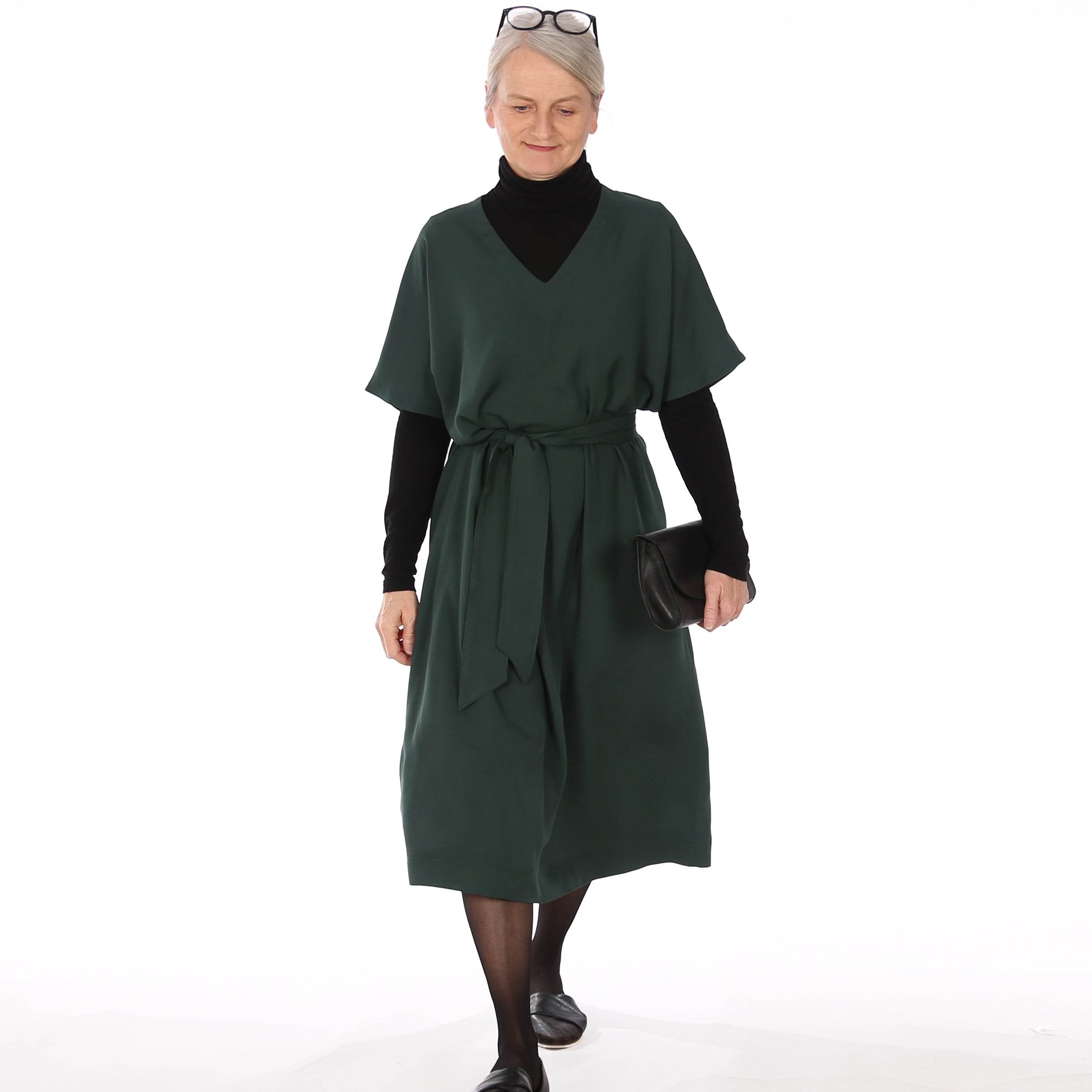 Kleid mit V-Ausschnitt FRAU IVA | Schnittmuster Gr. XS-XXL : - Sewando