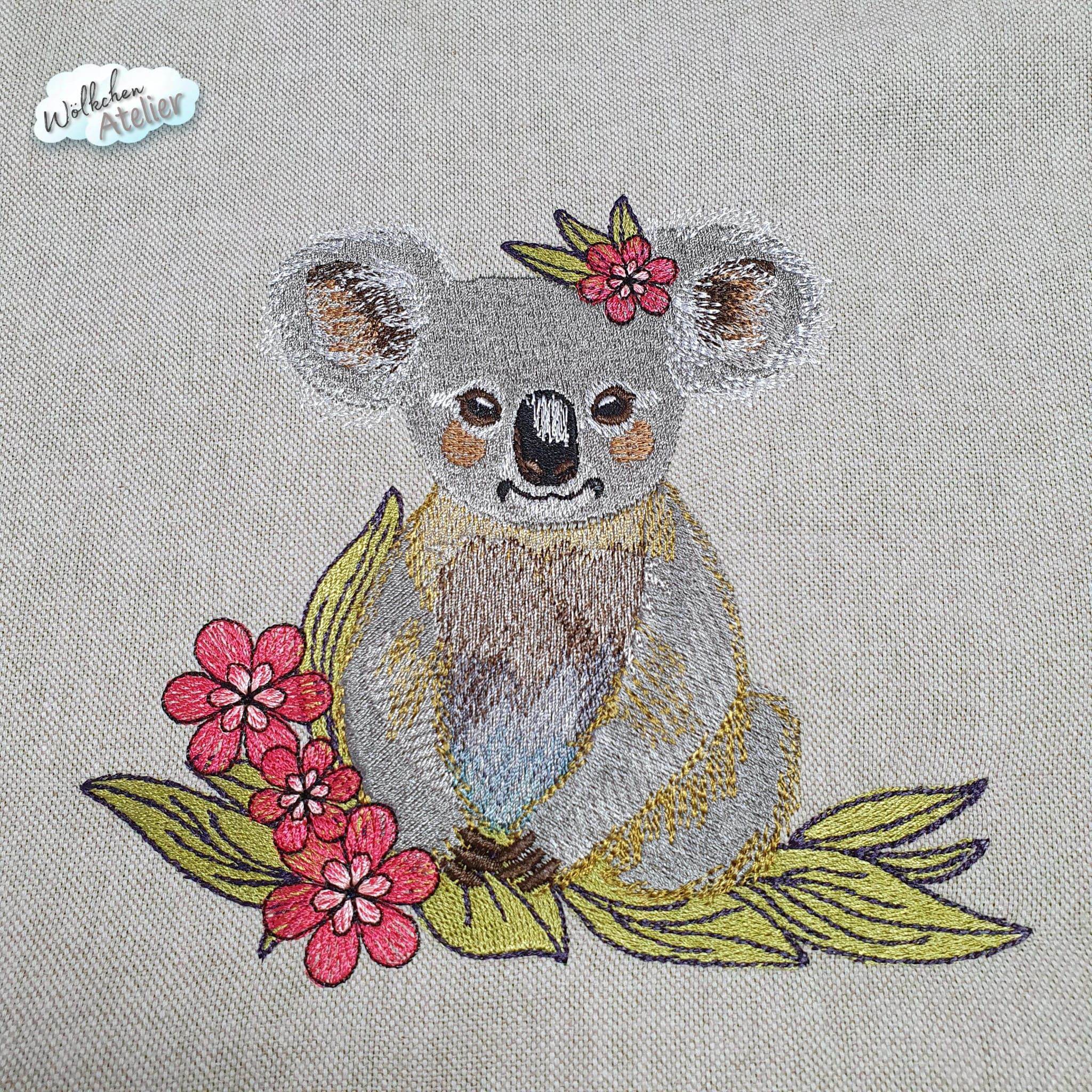 Koala Stickdatei – der entspannte Kuschelfreund mit Blütenzauber für deine Stickmaschine - Sewando