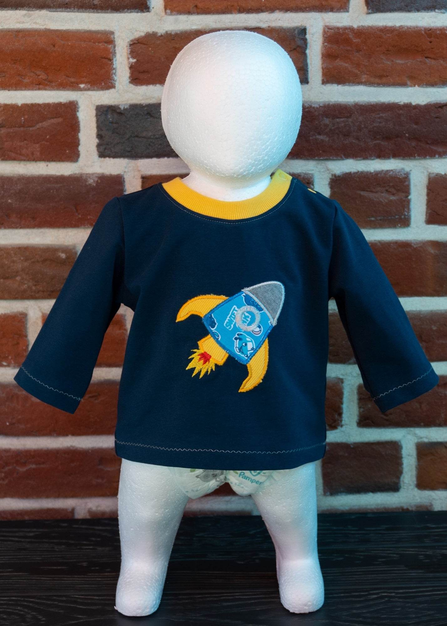 Schnittmuster Jojo – Babypullover mit Schulterknopfleiste Gr. 56-98 - Sewando