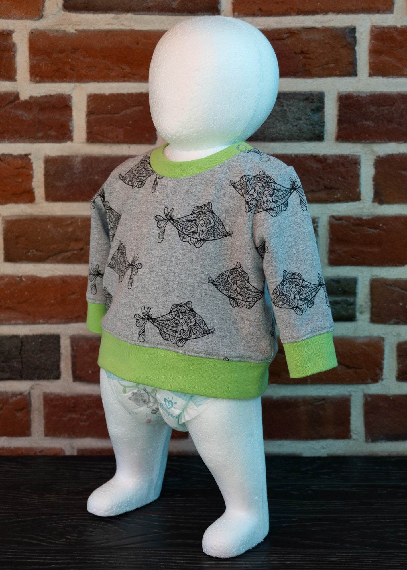 Schnittmuster Jojo – Babypullover mit Schulterknopfleiste Gr. 56-98 - Sewando
