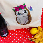 Stickdatei Eule mit Blumen und Schmetterling – niedlich & detailverliebt - Sewando