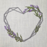 Herzrahmen mit Lavendel Stickdatei – zartes Motiv für Hochzeiten, Geschenke & liebevolle Botschaften - Sewando