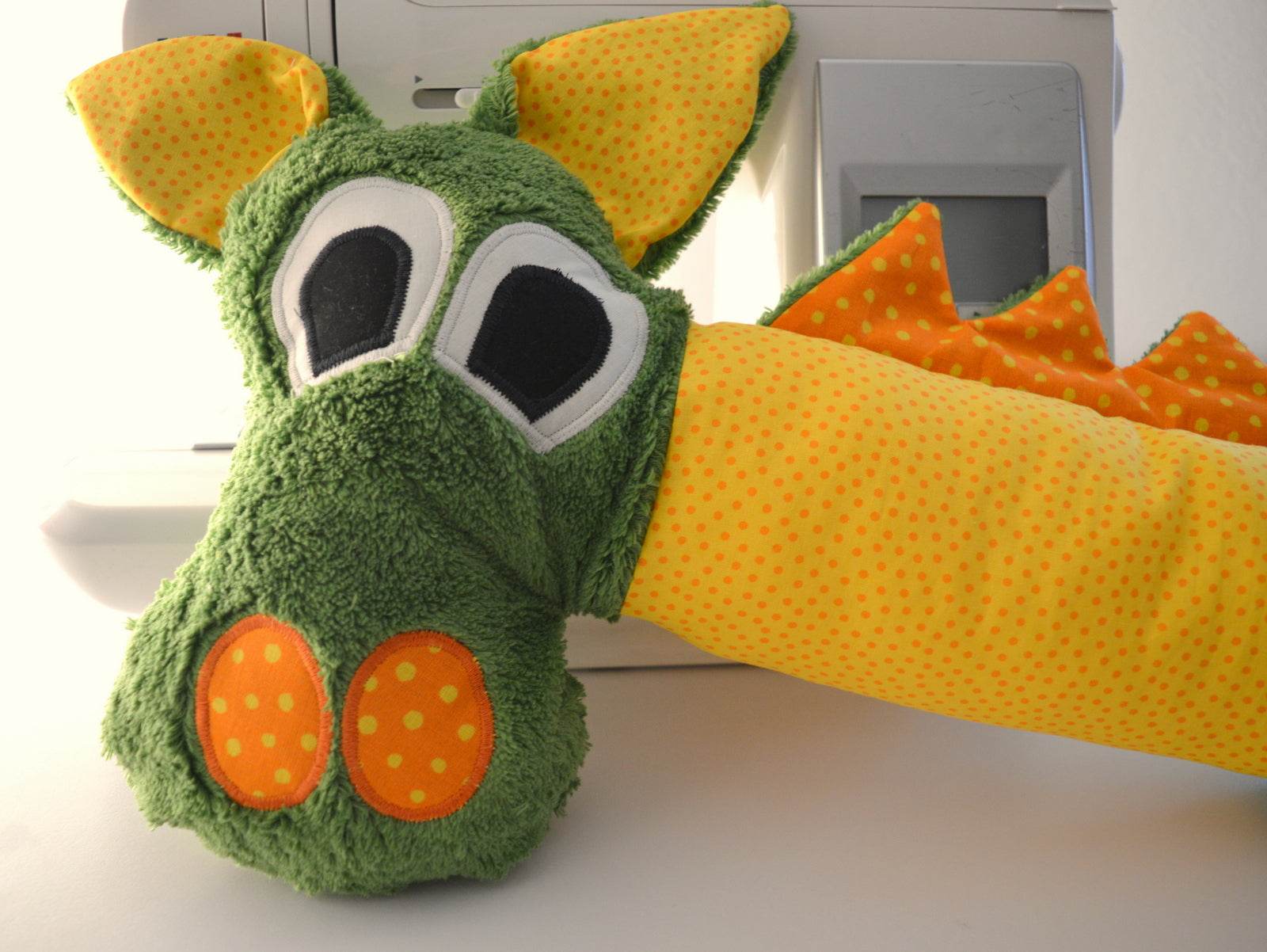 Nähanleitung Bettschlange Dino Bettrolle - Sewando