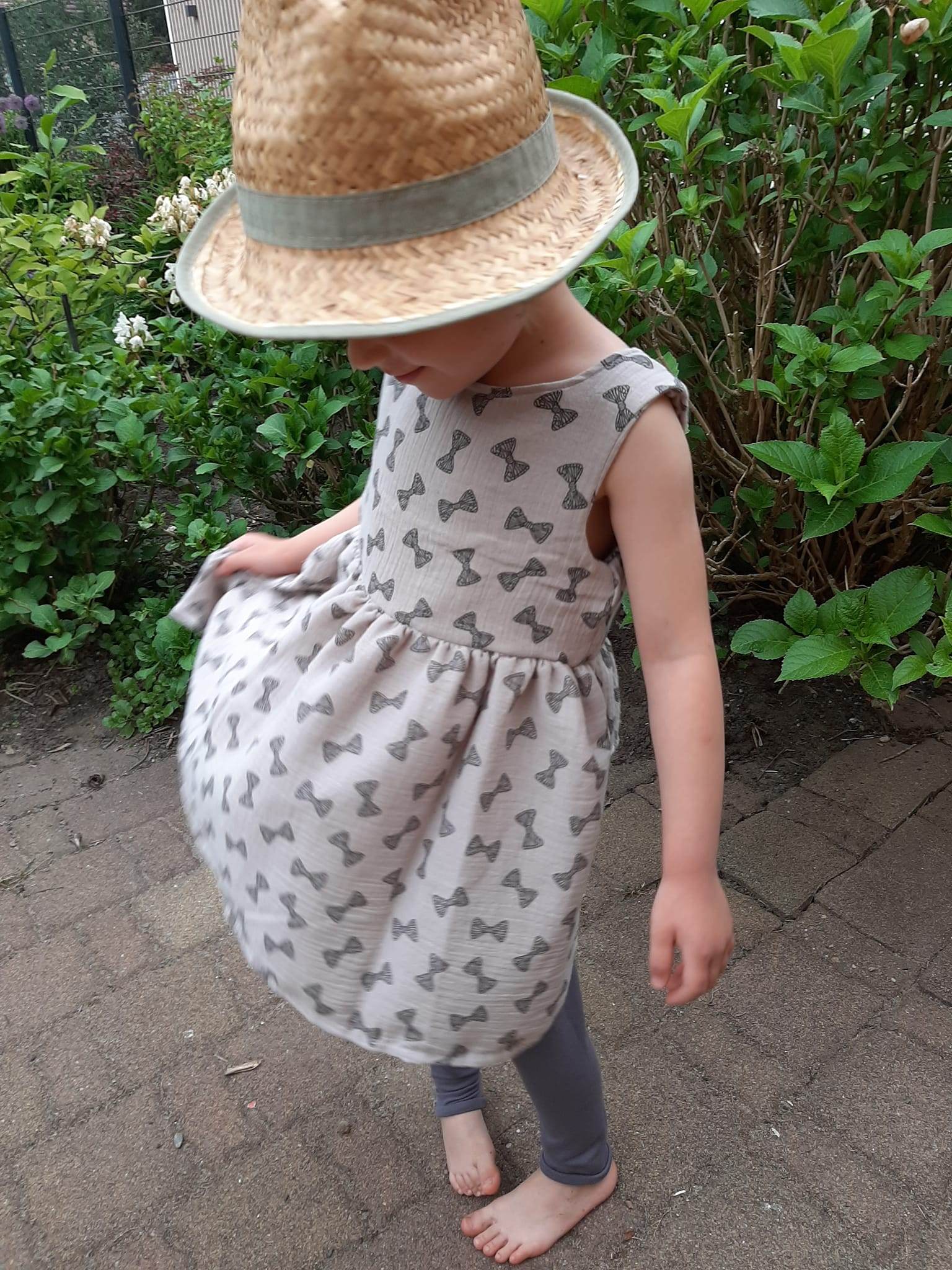 Schnittmuster Mädchenkleid Lilje Gr. 56-164 - Sewando