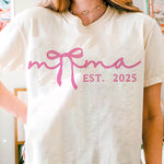 Mama EST. 2025 Plotterdatei – süßes Mama-Design mit Schleife & modernem Schriftzug - Sewando