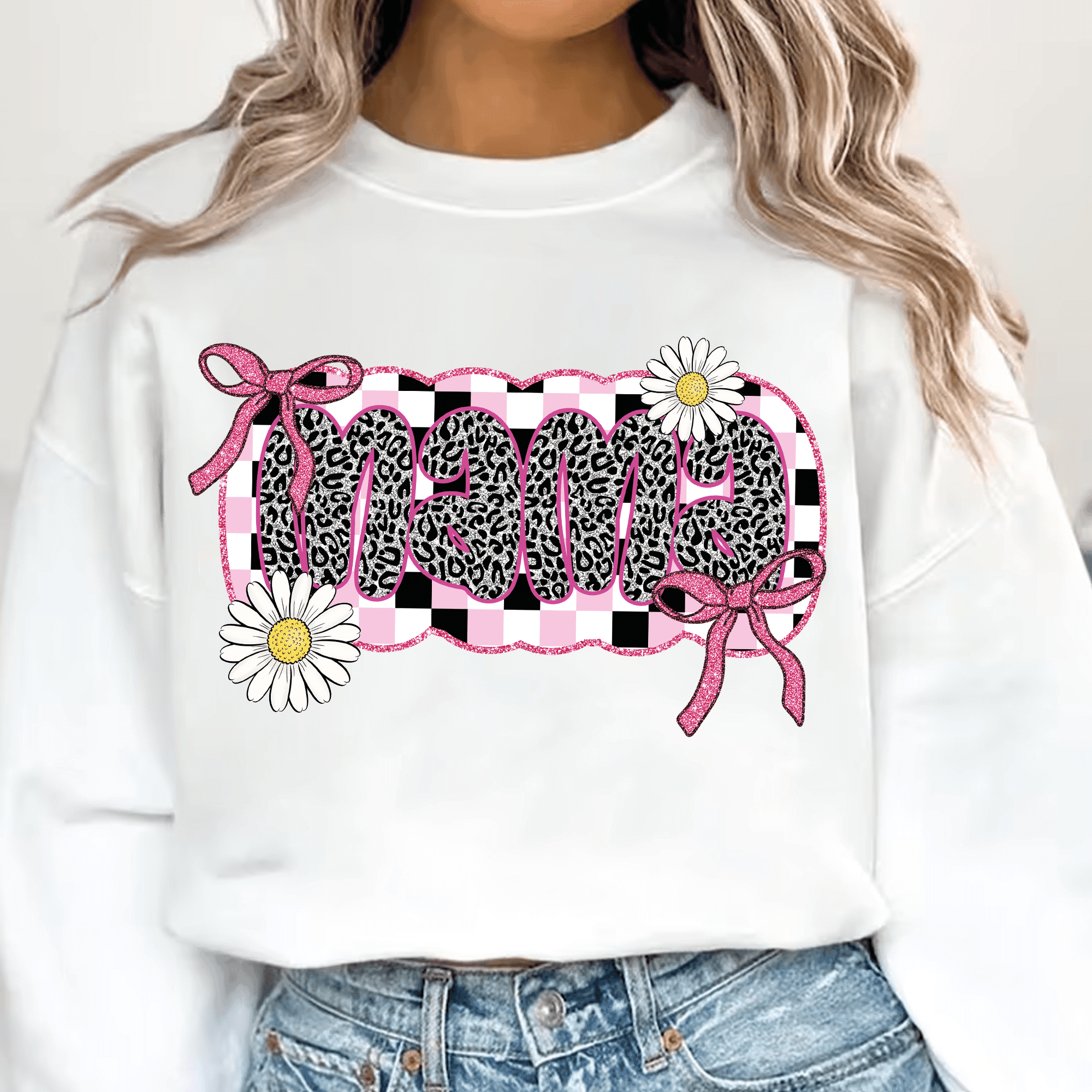 Bügelbild Mama – Leoprint mit Gänseblümchen & Glitzerschleifen (PNG) - Sewando