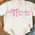 Mama EST. 2025 Plotterdatei – süßes Mama-Design mit Schleife & modernem Schriftzug - Sewando