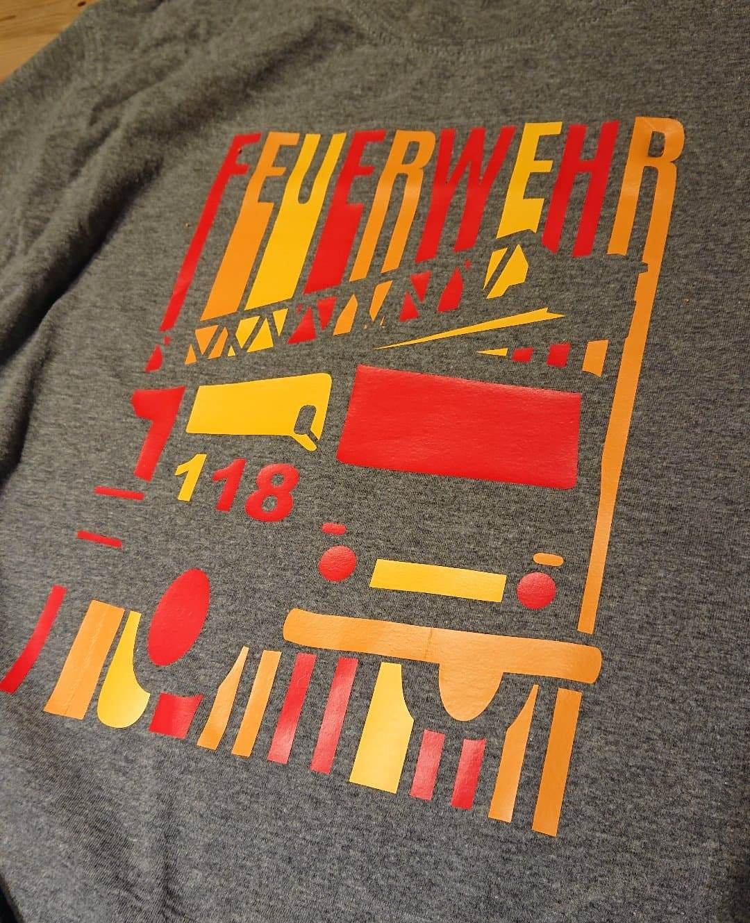 Plotterdatei Shadow Lines - FEUERWEHR Motiv2 inklusive 122 und 118 Schweiz Österreich svg dxf cutfile - Sewando