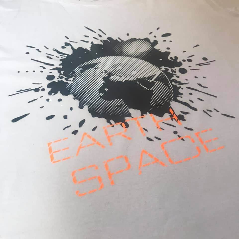 2 x OUT OF SPACE - Erde und Mond Weltall - 1 Folien Illusions Foto Plotter und Laser-Datei als SVG und DXF - Sewando