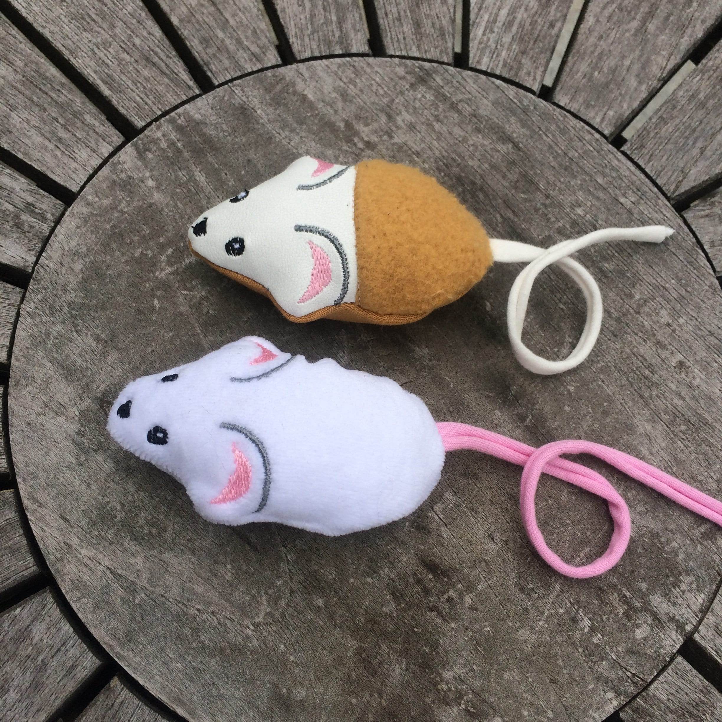 Maus Stickdatei ITH 10x10 Katzenspielzeug Haustierbedarf Stoffmaus Tierspielzeug Anleitung in deutscher Sprache - Sewando