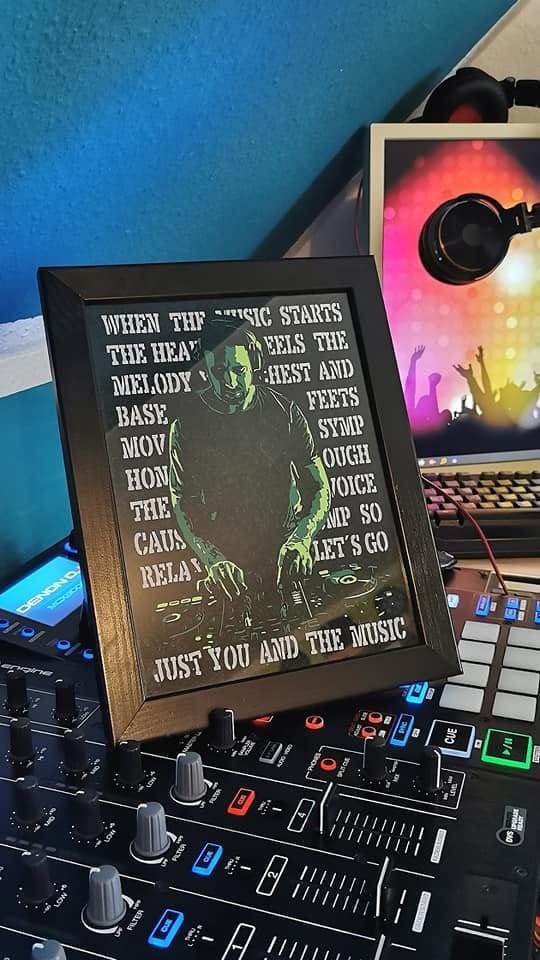 Plotterdatei The DJ - Der Deejay - cooles Dein Style Motiv, nicht nur für coole Teens SVG und DXF - Sewando