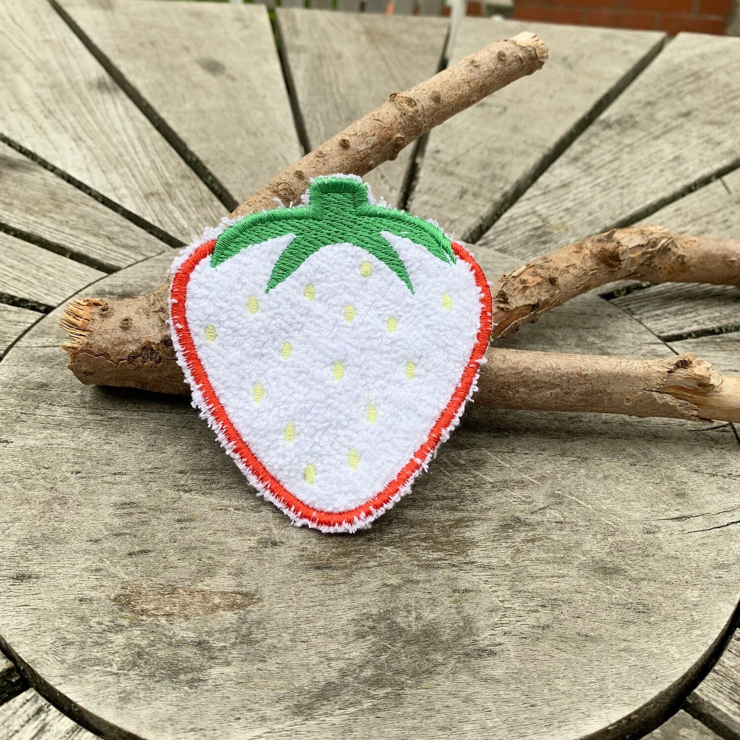 Abschminkpad Erdbeere Stickdatei ITH 10x10 cm Waschpad Garten Obst Erdbeerzeit - Sewando